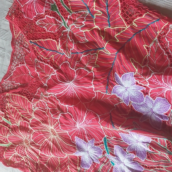 VIINTAGE handmade tropical red flower top with weave accents. L - Picture 8 of 9